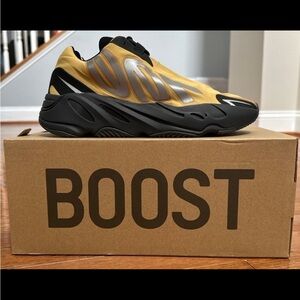 Yeezy Boost 700 MNVN Honey men’s size 8.5